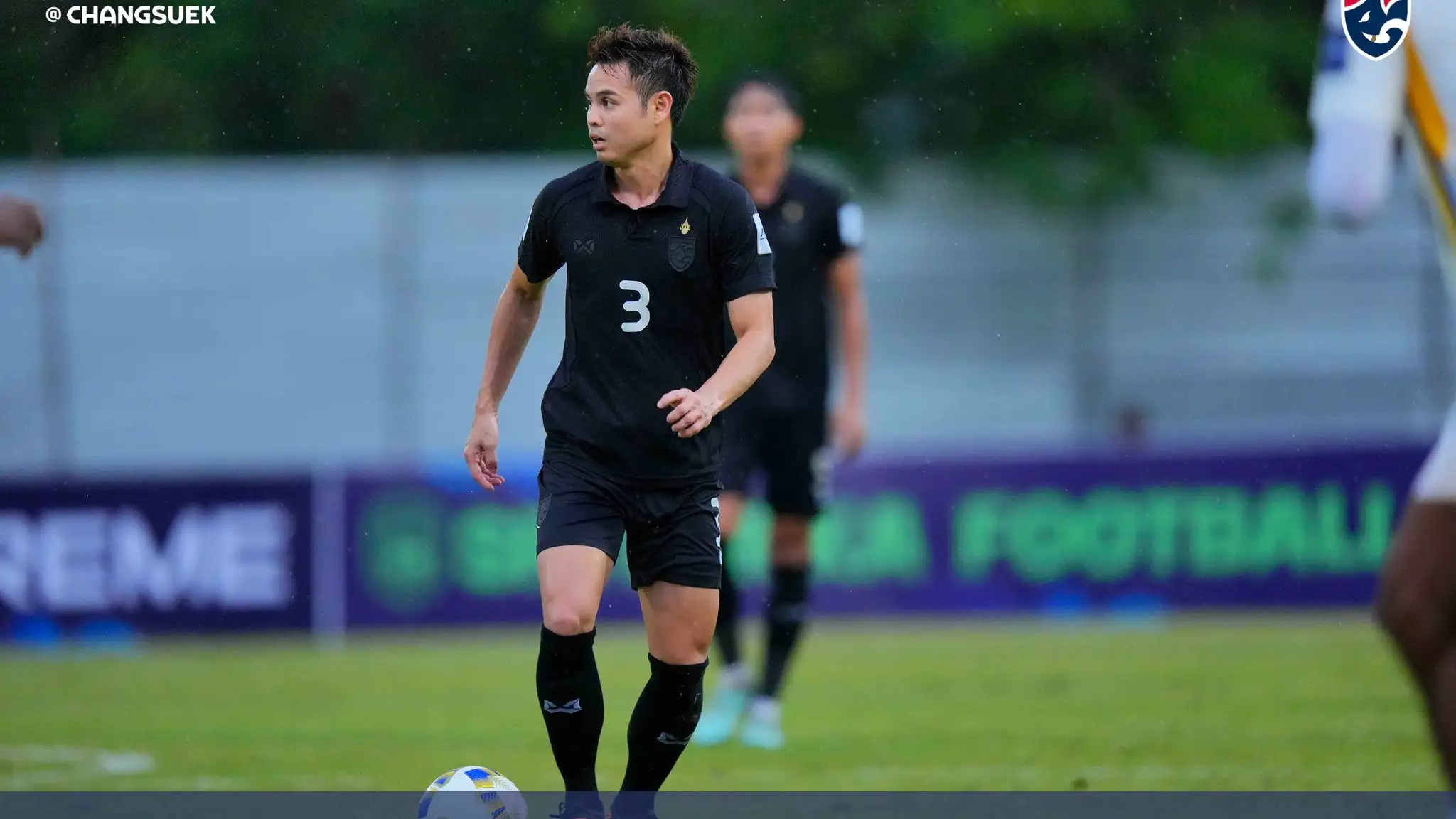 ธีราทร เผยมีอาการตึงก่อนเกมคัดเอเชียนคัพ เหตุรถบัสศรีลังกามารับช้าจนเวลาเตรียมตัวลดเหลือไม่ถึงชั่วโมง สะท้อนปัญหาโลจิสติกส์ที่อาจเพิ่มความเสี่ยงบาดเจ็บให้นักเตะทีมชาติไทยธีราทร เผยมีอาการตึงก่อนเกมคัดเอเชียนคัพ เหตุรถบัสศรีลังกามารับช้าจนเวลาเตรียมตัวลดเหลือไม่ถึงชั่วโมง สะท้อนปัญหาโลจิสติกส์ที่อาจเพิ่มความเสี่ยงบาดเจ็บให้นักเตะทีมชาติไทย