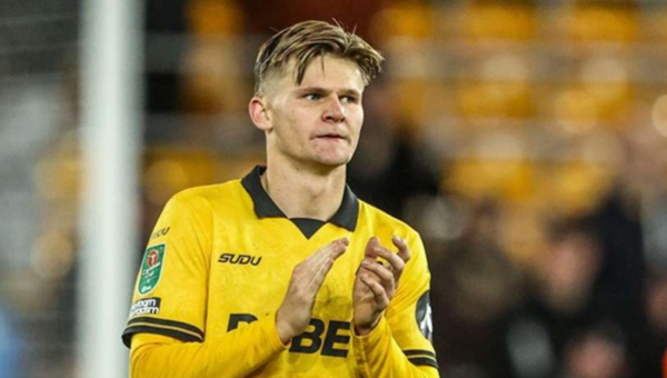 David Moller Wolfer วิลล่าเล็งดูดโวลเฟอแบ็กซ้ายวูล์ฟส์ตลาดม.ค.